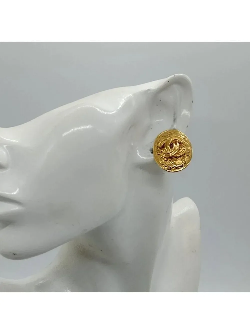 Chanel Earring Gold 95 A 600-060225
